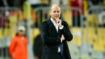 اجتماع حاسم بين الخطيب وتوروب لإنقاذ الأهلي بعد الخسارة أمام طلائع الجيش