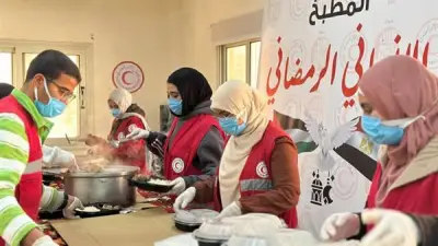 الهلال الأحمر يواصل دعم الصائمين في اليوم العشرين من رمضان عبر وجبات الإفطار والسحور