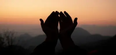 من قال نور الله قبره وبيض وجهه.. دعاء اليوم الحادي والعشرين من شهر رمضان المبارك