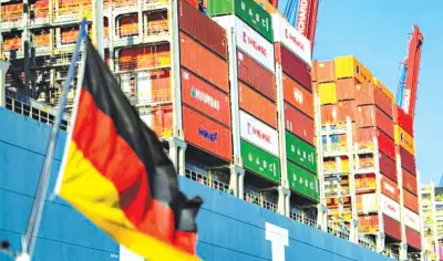 ألمانيا تسجل تراجعاً حاداً للصادرات مع ارتفاع الفائض التجاري