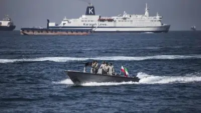 الحرس الثوري الإيراني يؤكد سيطرته على مضيق هرمز ويرفض عبور الأمريكيين