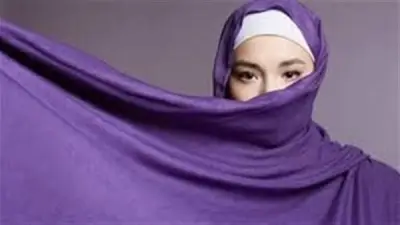 تفسير حلم ارتداء الحجاب في المنام: رموز الاستقرار المادي والروحي