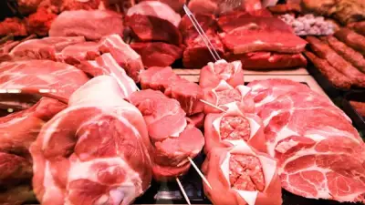 أسعار اللحوم تشهد تباينًا: انخفاض الضاني وارتفاع البتلو في الأسواق اليوم