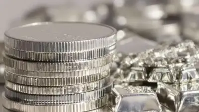 تراجع أسعار الفضة محليًا وعالميًا مع بداية تعاملات الخميس وسط تذبذب الأسواق