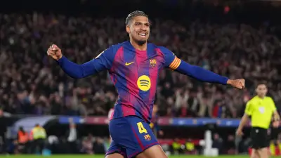 أراوخو يقود مائدة التكاتف.. عشاء جماعي لبرشلونة قبل المنافسات الحاسمة