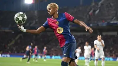 لامين يامال يعود للتدريبات مع برشلونة بعد تعافيه من نزلة البرد