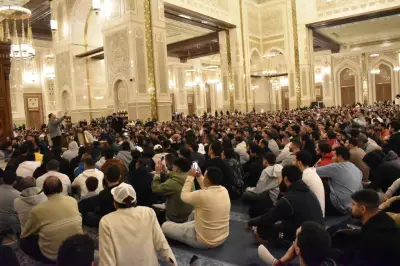 مصطفى حسني يلقي خطابًا في مسجد مصر بالعاصمة الإدارية ويستقبل إقبالًا جماهيريًا كبيرًا