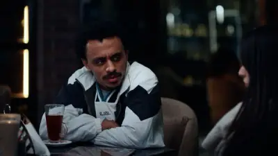 مسلسل بيبو: كزبرة يطلق مشروع ريش الدجاج بينما شقيقه يحيك مؤامرة للإيقاع به