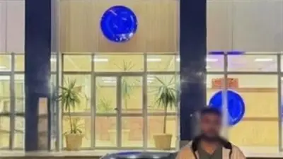 القبض على لص سرق باب عقار بمدينة الشروق بعد تداول فيديو السحل على مواقع التواصل