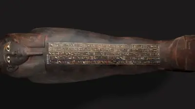 تابوت بيتوزيرس: تحفة فنية تجمع بين الحضارات المصرية والبطلمية في تونة الجبل