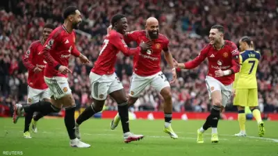 مانشستر يونايتد يكتسح أستون فيلا بثلاثية في الدوري الإنجليزي ويحتل المركز الثالث