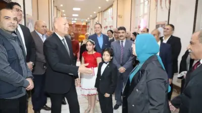 محافظ القاهرة يشارك العاملين حفل إفطارهم السنوي ويشيد بجهودهم الجماعية