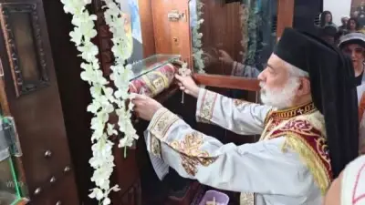 الأنبا باسيليوس يترأس قداس استقبال ذخائر القديس شربل في المنيا