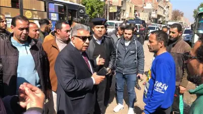 محافظ الدقهلية يسحب رخص سيارتي أجرة خلال حملة مفاجئة على المواقف