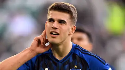 برشلونة يستهدف لوكا فوسكوفيتش من توتنهام في صفقة صيفية لتعزيز دفاعه