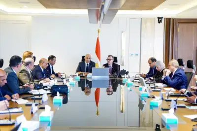 التخطيط والتعليم يبحثان آليات توفير التابلت لطلاب التعليم الفني والتوسع في المدارس اليابانية