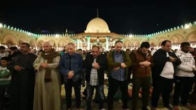 أجواء روحانية مهيبة في مسجد عمرو بن العاص خلال ليلة السابع والعشرين من رمضان