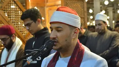 الشيخ أشرف سيف يؤم المصلين في مسجد عمرو بن العاص بعد فوزه بدولة التلاوة