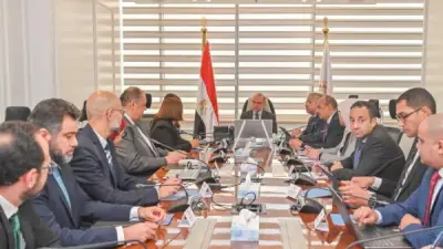 وزير الاستثمار يلتقي مسؤولي جنرال موتورز لتعزيز توطين صناعة السيارات وزيادة الصادرات