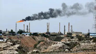 البرلمان الإيراني يؤكد استمرار إنتاج وتصدير النفط رغم العقوبات الدولية