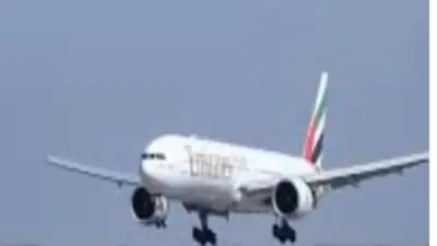 الإمارات تعلن عودة حركة الملاحة الجوية إلى وضعها الطبيعي بعد استقرار الأوضاع