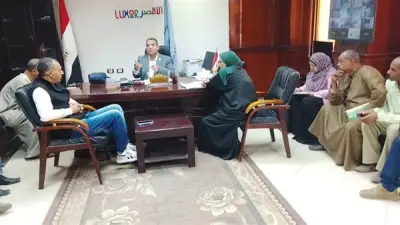 رئيس مدينة إسنا بالأقصر يعقد اجتماعًا مع لجنة تسعير أملاك الدولة لمناقشة آليات العمل