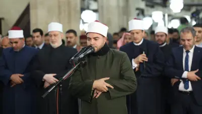 أئمة قبلة الجامع الأزهر يؤدون صلاة التراويح في الليلة الثامنة والعشرين من رمضان