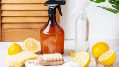 طرق طبيعية غير مكلفة لتنظيف المنزل قبل العيد: نصائح فعالة