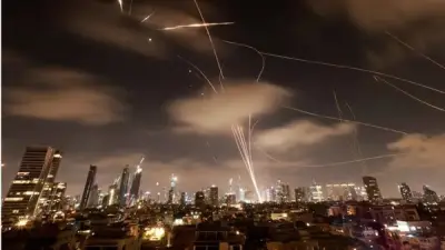 حزب الله يشن هجمات صاروخية متواصلة على شمال إسرائيل ويعلن استهداف مواقع عسكرية