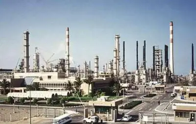 الدفاع السعودي: سقوط مسيرة في مصفاة سامرف وبدء تقييم الأضرار