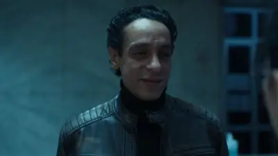 علي صبحي يخطف الأضواء في 'عرض وطلب' بأداء استثنائي يكسر النمطية