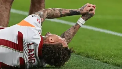 يويفا يفتح تحقيقًا عاجلًا في إصابة نوا لانج خلال مباراة ليفربول وجالطة سراي بدوري الأبطال