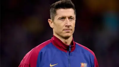 برشلونة يخطط لتجديد عقد ليفاندوفسكي رغم تراجع مستواه هذا الموسم