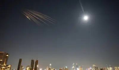 إعلام إسرائيلي: إيران أطلقت صواريخ انشطارية خلال الساعات الأخيرة