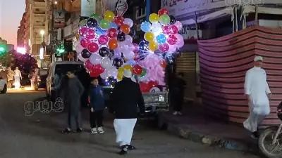 فرحة الأطفال تزين ساحات صلاة العيد في مطروح مع انتشار باعة البلالين وغزل البنات