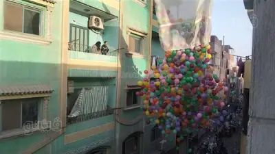 مساجد الإسماعيلية تزين صلاة العيد بستائر البالونات والهدايا للأطفال