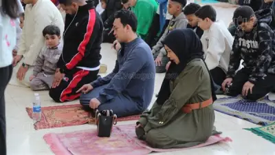 اختلاط النساء بالرجال في صلاة عيد الفطر بمسجد الحاكم بأمر الله يثير جدلاً دينياً