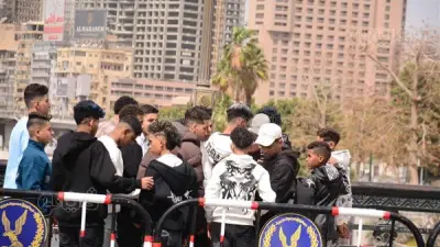 ألوان جريئة وقصات شعر غريبة تزين كورنيش النيل في احتفالات عيد الفطر