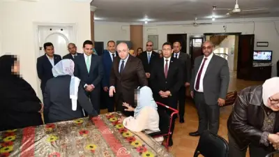 محافظ الفيوم يزور مستشفى الفيوم العام ودار رعاية المسنين لتهنئتهم بعيد الفطر