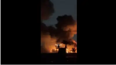 حريق هائل يلتهم قاعدة فكتوريا الأمريكية في بغداد بعد هجوم مسيرات انتحارية