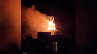 حريق في كنيس بمدينة هرتسليا الإسرائيلية إثر سقوط شظية صاروخية وصفارات إنذار تدوي