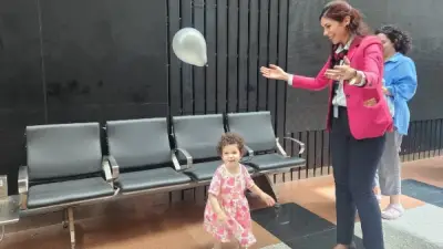 مطار القاهرة الدولي يشارك المسافرين والعاملين فرحة عيد الفطر المبارك بفعاليات احتفالية