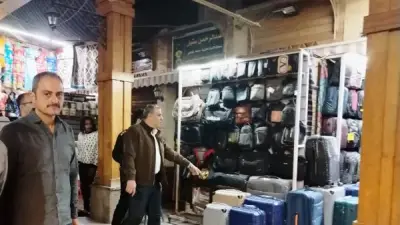 نائب محافظ أسوان يطالب أصحاب محلات السوق السياحي القديم بالالتزام بخطوط التنظيم