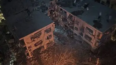 هآرتس: عمليات البحث مستمرة عن عالقين تحت الأنقاض في عراد بعد الصواريخ الإيرانية