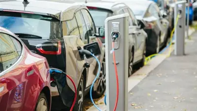 تحديات تشغيل السيارات الكهربائية في الشتاء مقارنة بسيارات البنزين