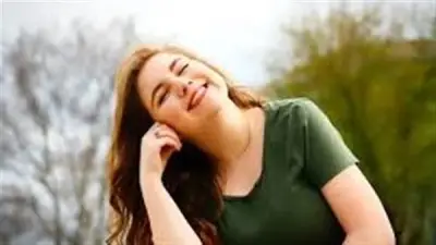 تفسير حلم الضحك في المنام: دلالات إيجابية وسلبية وأوقات سعيدة قادمة