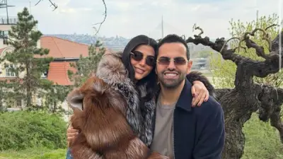 ريم سامي تحتفل بعيد الفطر بملابس كاجوال أنيقة مع زوجها في صور جديدة