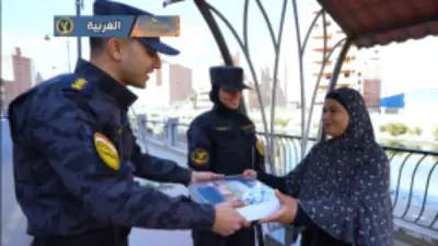 وزارة الداخلية توزع كحك العيد في مبادرة إنسانية لتعزيز المشاركة المجتمعية
