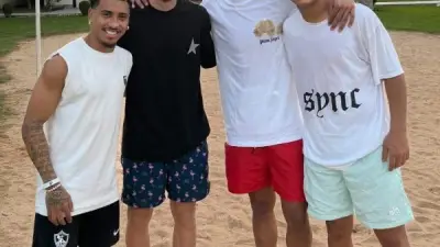 نجوم الزمالك يحتفلون بتأهل الكونفدرالية في إجازة عيد الفطر بالجونة