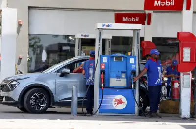 زيادة المعروض من المواد البترولية في الأسواق خلال عيد الفطر: الأسباب الحقيقية وراء الظاهرة